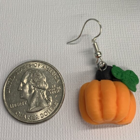 Pumpkin Earring, Veggie Earring, Halloween Earring, Fall Earring, Thanksgiving - Picture 4 of 4